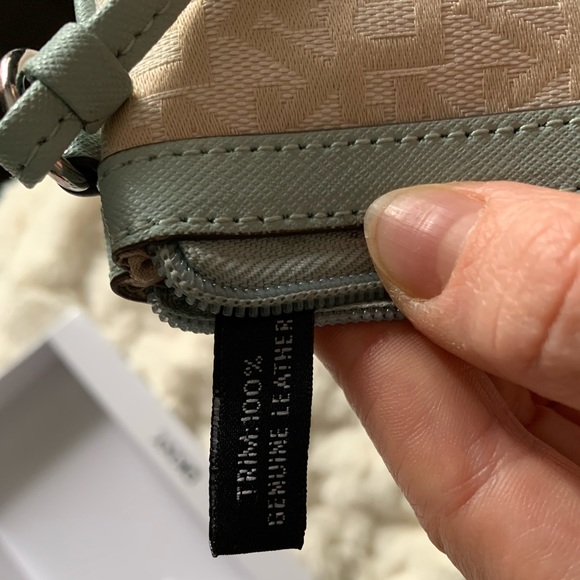 NWOT- authentic DKNY wristlet- - Picture 4 of 5